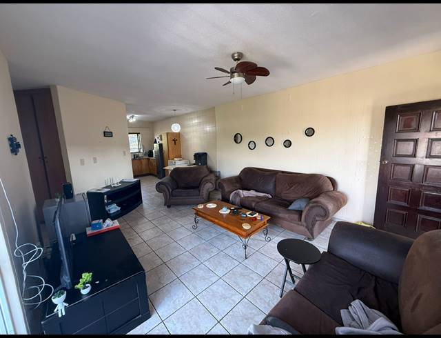 2 BEDROOM FLAT FOR SALE IN VANDERBIJLPARK SE 2